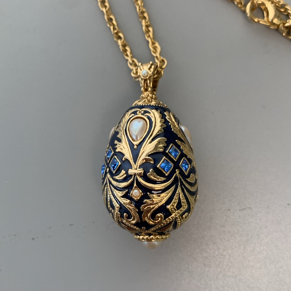 Joan Rivers Egg Necklace - Picture 5 of 7